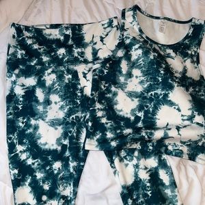 Balance Collection Set in beautiful color - leggings + tank